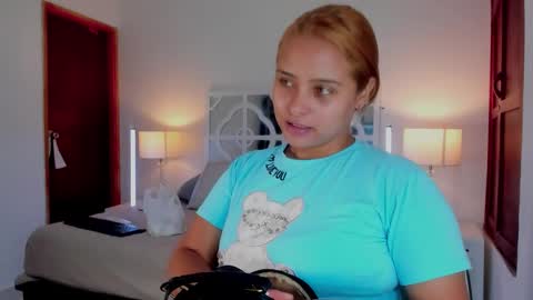 Snapshot of mikaelastonne chatting on January 18, 2026, 11:58 am Mikaela blondie bigass online show from January 18, 2026, 11:58 am