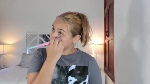 Snapshot of mikaelastonne chatting on February 19, 2026, 9:49 am Mikaela blondie bigass online show from February 19, 2026, 9:49 am