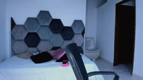 Mikaela blondie bigass online show from May 1, 2026, 6:56 pm