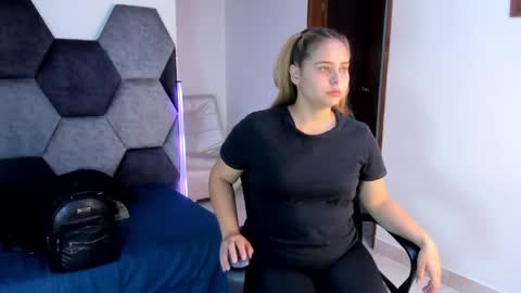Mikaela blondie bigass online show from May 15, 2026, 6:48 pm