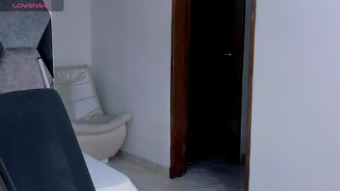 Mikaela blondie bigass online show from May 22, 2026, 8:47 pm