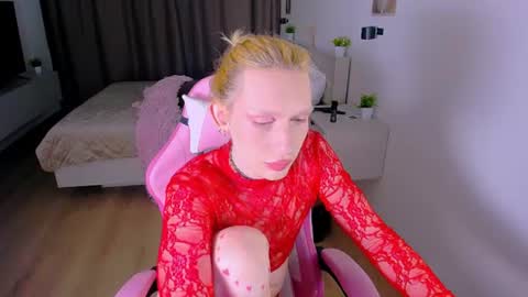 mikaella_nicole online show from July 6, 2026, 5:37 pm
