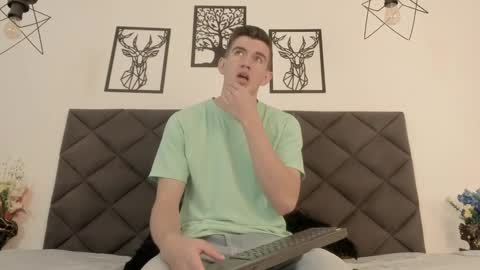 mikael online show from February 17, 2025, 4:09 am