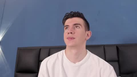 mikael online show from September 28, 2025, 10:37 pm