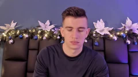 mikael online show from December 23, 2025, 3:26 am