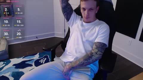 Snapshot of mikahishung chatting on January 11, 2025, 5:20 am MikahisHung online show from January 11, 2025, 5:20 am