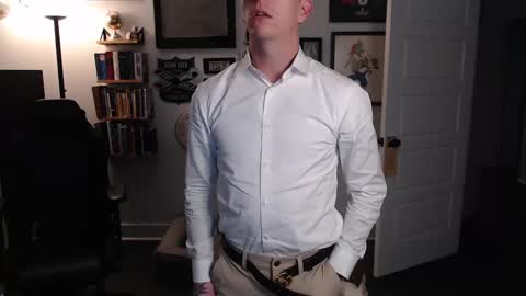 Snapshot of mikahishung chatting on November 11, 2025, 12:54 am MikahisHung online show from November 11, 2025, 12:54 am