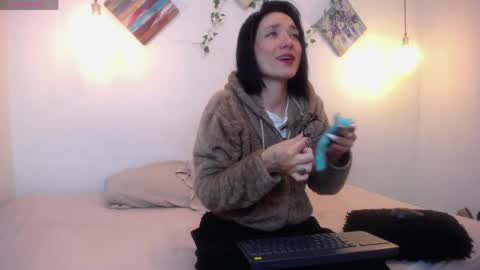 mikaza online show from May 5, 2026, 12:57 pm