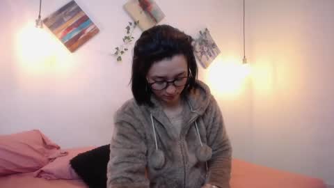 mikaza online show from May 18, 2026, 1:06 pm