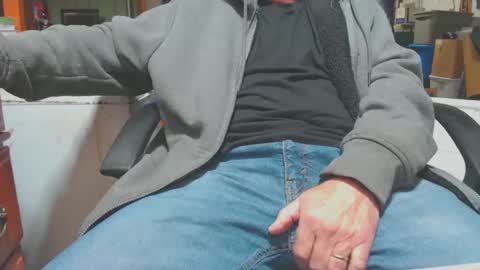 Snapshot of mike694fun chatting on December 9, 2024, 9:37 pm mike694fun online show from December 9, 2024, 9:37 pm