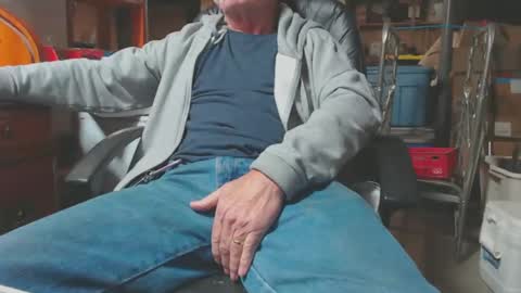 Snapshot of mike694fun chatting on January 3, 2025, 12:00 am mike694fun online show from January 3, 2025, 12:00 am