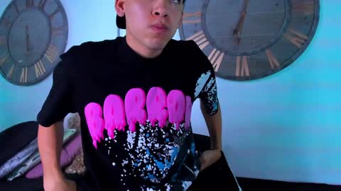 Snapshot of mike_0233 chatting on December 7, 2024, 7:05 am Mike 0233 online show from December 7, 2024, 7:05 am