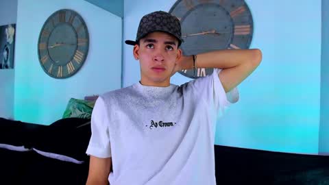 Snapshot of mike_0233 chatting on December 13, 2024, 3:16 am Mike 0233 online show from December 13, 2024, 3:16 am