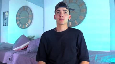 Snapshot of mike_0233 chatting on December 17, 2024, 6:45 am Mike 0233 online show from December 17, 2024, 6:45 am