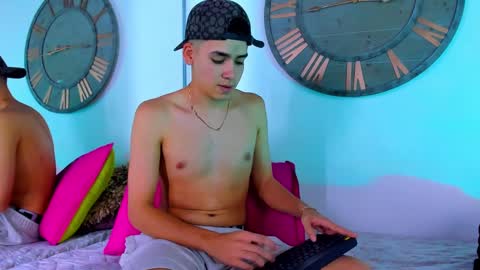 Snapshot of mike_0233 chatting on December 21, 2024, 7:45 am Mike 0233 online show from December 21, 2024, 7:45 am