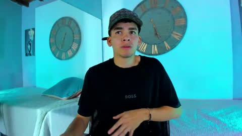 Snapshot of mike_0233 chatting on January 19, 2025, 4:33 am Mike 0233 online show from January 19, 2025, 4:33 am