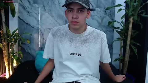 Snapshot of mike_0233 chatting on February 15, 2025, 11:28 am Mike 0233 online show from February 15, 2025, 11:28 am