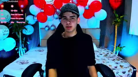 Snapshot of mike_0233 chatting on February 16, 2025, 9:04 am Mike 0233 online show from February 16, 2025, 9:04 am