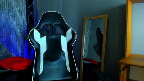 Snapshot of mike_0233 chatting on March 11, 2025, 7:15 am Mike 0233 online show from March 11, 2025, 7:15 am