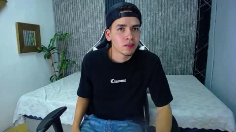 Mike 0233 online show from October 19, 2025, 4:35 am