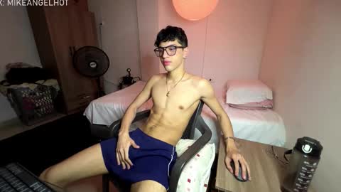 Mike Pineapple online show from January 10, 2026, 3:52 am