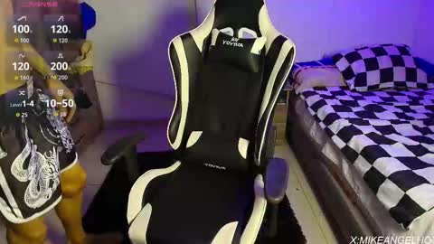 Mike Pineapple online show from March 18, 2026, 3:31 am