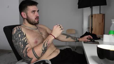 Snapshot of mike_platano chatting on September 13, 2025, 12:38 pm MIKE PLATANO online show from September 13, 2025, 12:38 pm