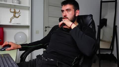 Snapshot of mike_platano chatting on September 24, 2025, 9:07 pm MIKE PLATANO online show from September 24, 2025, 9:07 pm