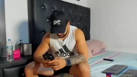 Snapshot of mikeblaree chatting on February 5, 2026, 7:18 pm mikeblaree online show from February 5, 2026, 7:18 pm