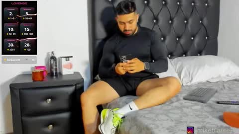 Snapshot of mikeblaree chatting on February 21, 2026, 8:32 pm mikeblaree online show from February 21, 2026, 8:32 pm