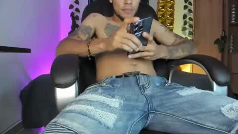 Snapshot of mikee_scooth chatting on December 4, 2024, 12:52 am mikee_scooth online show from December 4, 2024, 12:52 am