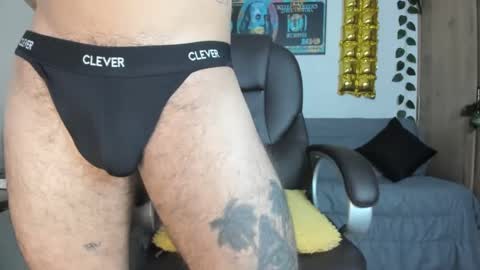 Snapshot of mikee_scooth chatting on December 23, 2024, 6:22 am mikee_scooth online show from December 23, 2024, 6:22 am