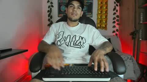 Snapshot of mikee_scooth chatting on January 8, 2025, 7:45 pm mikee_scooth online show from January 8, 2025, 7:45 pm