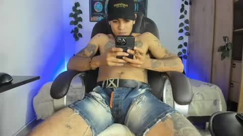 Snapshot of mikee_scooth chatting on February 17, 2025, 5:14 am mikee_scooth online show from February 17, 2025, 5:14 am