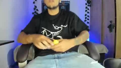 Snapshot of mikee_scooth chatting on March 7, 2025, 8:34 am mikee_scooth online show from March 7, 2025, 8:34 am