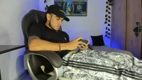 Snapshot of mikee_scooth chatting on March 9, 2025, 7:23 am mikee_scooth online show from March 9, 2025, 7:23 am