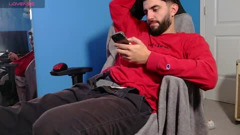 Snapshot of mikehawk1589 chatting on January 7, 2025, 5:54 am mikehawk1589 online show from January 7, 2025, 5:54 am