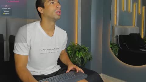MIKE PARK  online show from October 3, 2025, 11:18 am
