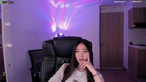 VIOLETAMIKE online show from June 3, 2026, 9:34 am