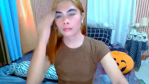Snapshot of mikhayla_and_zeus_room chatting on October 2, 2025, 5:58 am Mikhayla and Zeus online show from October 2, 2025, 5:58 am