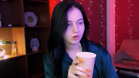 miki_ti online show from December 1, 2025, 5:56 am