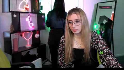 miki_ti online show from January 12, 2026, 12:32 pm