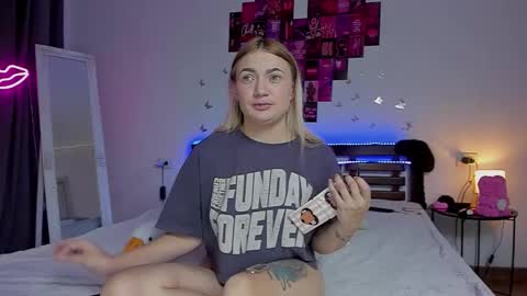 MikkiShows online show from October 20, 2025, 7:47 pm