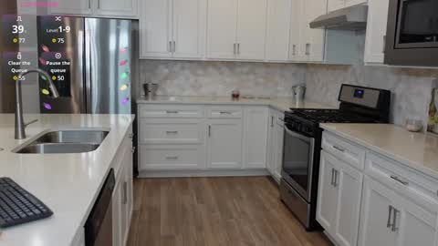 Snapshot of mikmagik chatting on December 10, 2024, 4:17 pm Mikaylah online show from December 10, 2024, 4:17 pm