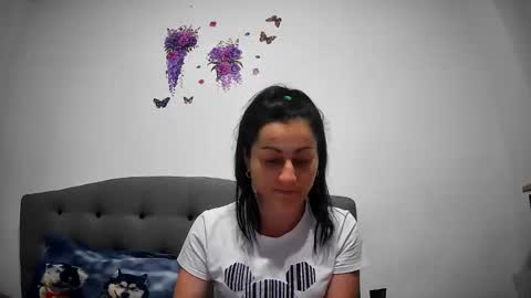 Mikyloveu online show from June 10, 2026, 3:22 pm