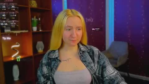 mila_glow online show from March 28, 2026, 7:35 pm