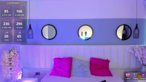 mila_hank online show from November 6, 2025, 2:07 pm