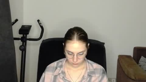 mila_keyy online show from June 4, 2026, 9:21 pm