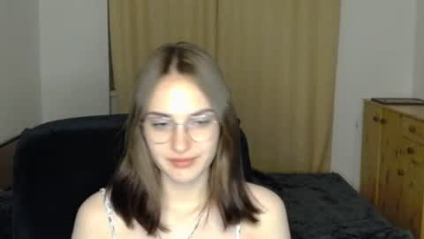 mila_keyy online show from July 17, 2026, 8:14 pm