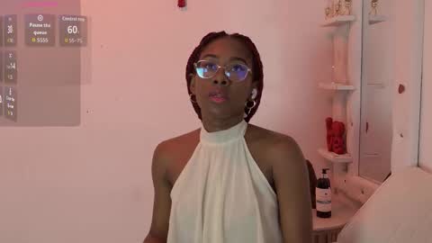 Mila  Max online show from November 18, 2025, 12:09 pm